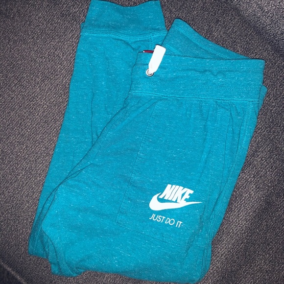 Nike Pants - Nike cropped sweats
